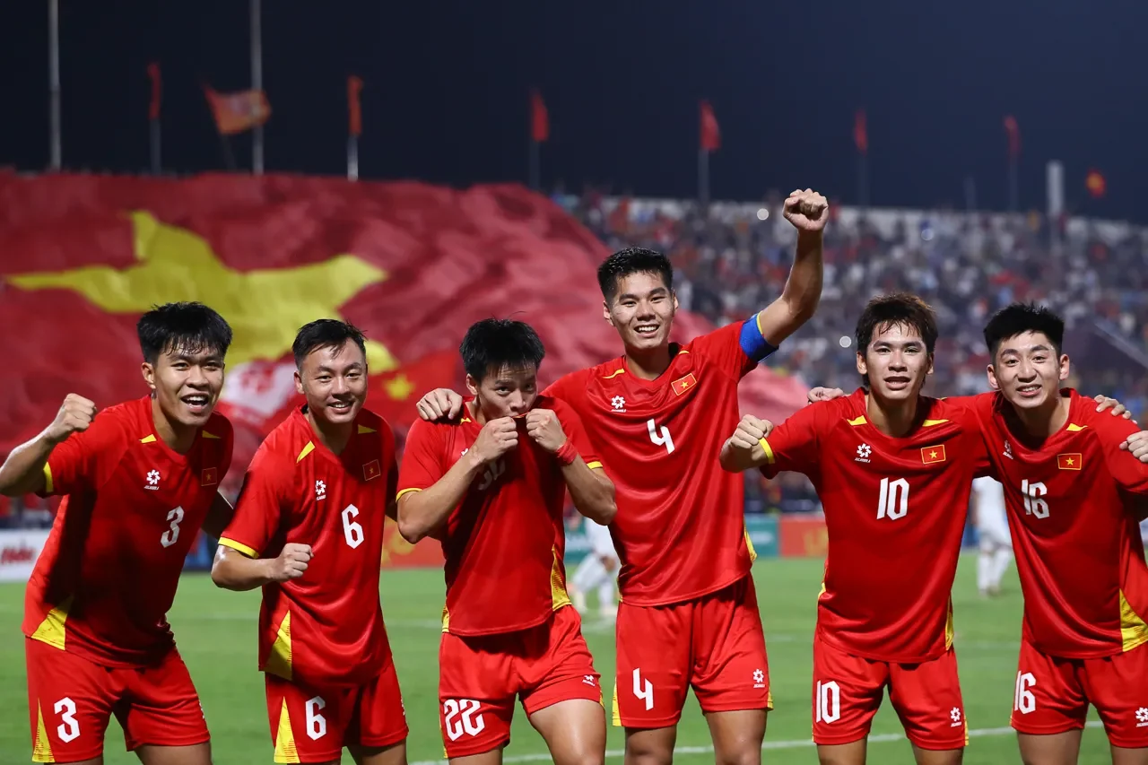 dan-sao-dtqg-dong-loat-chuc-mung-u22-viet-nam-vo-dich-sea-games-33-min_11zon